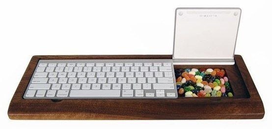 Клавиатура с тайником для конфет.