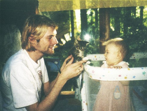 Курт Кобейн с дочкой Френсис.
