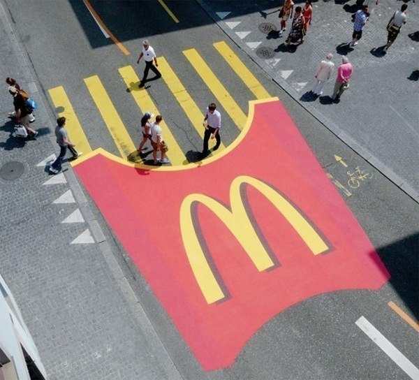 McDonald's превратили пешеходный переход в картофель фри