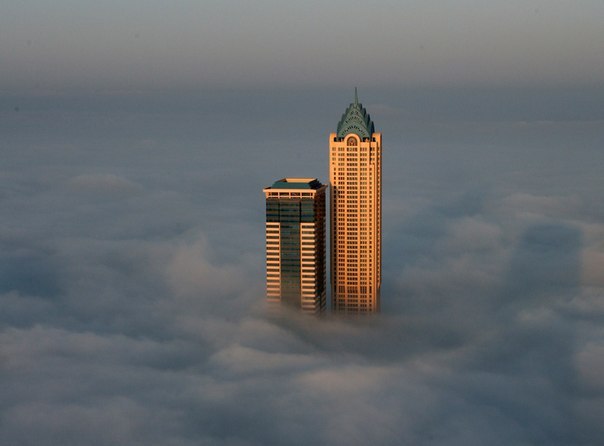 Мегаполис с утра в тумане, Дубай, ОАЭ