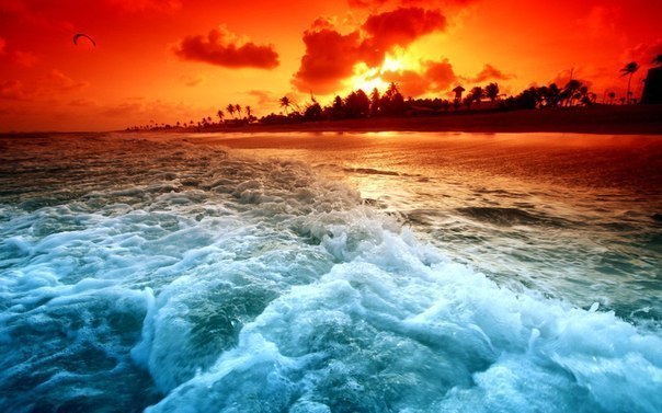 Пламенный закат на Багамах.