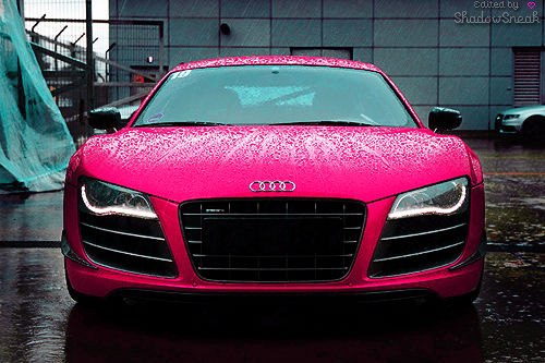 Розовая Audi R8