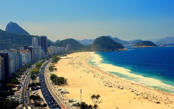 Шикарный пляж в Рио де Жанейро.