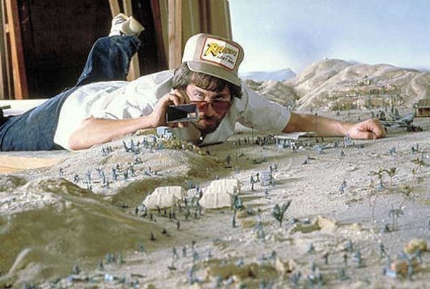 Стивен Спилберг на съемках фильма «Индиана Джонс: В поиска