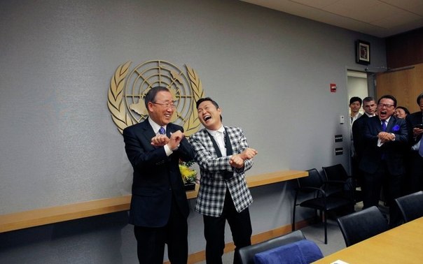 Танец Gangnam Style в исполнении генсека ООН и PSY