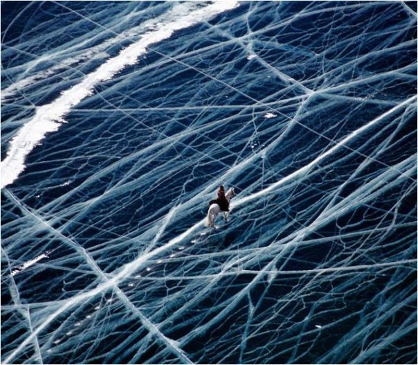 Замерзший Байкал, удивительное зрелище