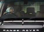 Королева Англии Елизавета II за рулем Range Rover.