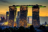 Один из самых необычных, высоких и дорогих отелей мира - Marina Bay Sands в Сингапуре.