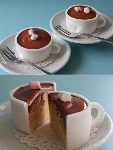 Пирожное в виде чашки с горячим шоколадом.