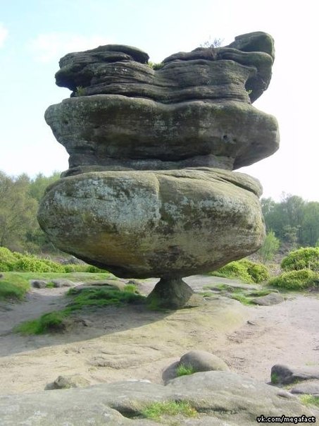 "Балансирующий" камень в Англии.