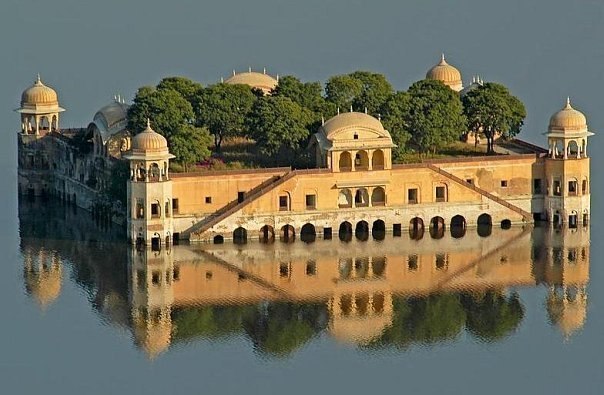 Дворец на воде. Индия.