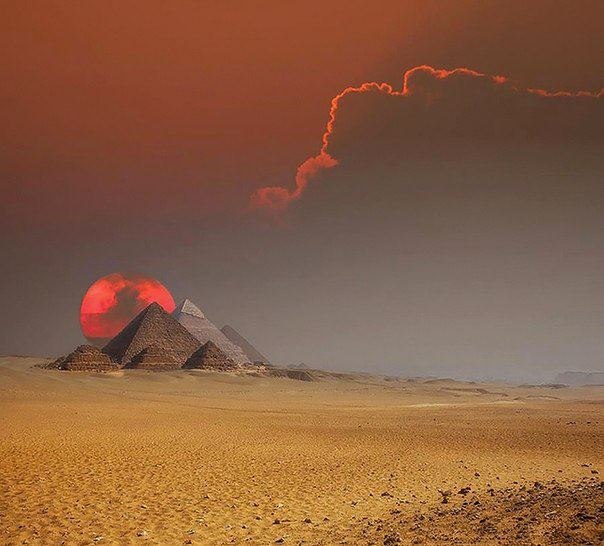 Фантастический снимок. Египетские пирамиды.