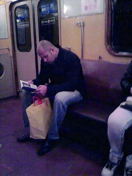Федор Емельяненко в метро.