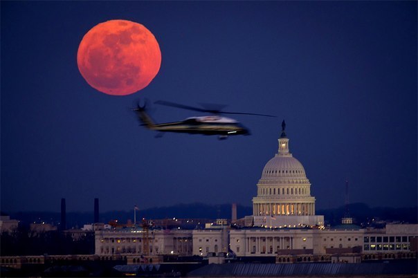 Кровавая луна над Вашингтоном