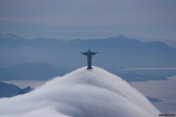 Облака над Рио-де-Жанейро.