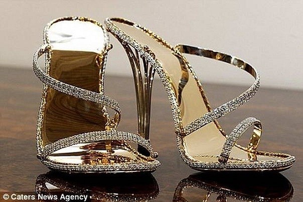 Самой дорогой обувью в мире признаны туфли The House of Borgezie за 2