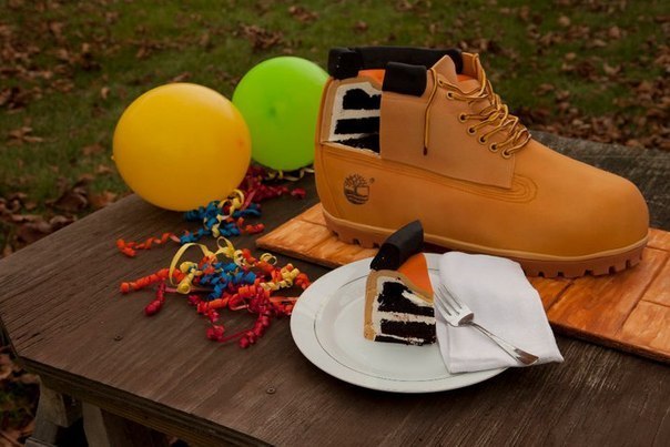 Торт в форме ботинка Timberland.