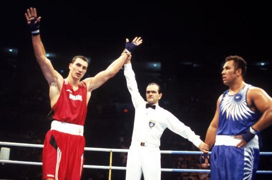 В 1996 году Владимир Кличко получил золотую олимпийскую мед