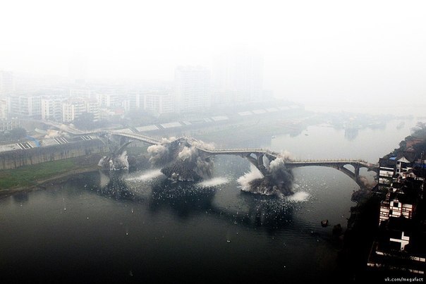 Взрыв моста в Китае.
