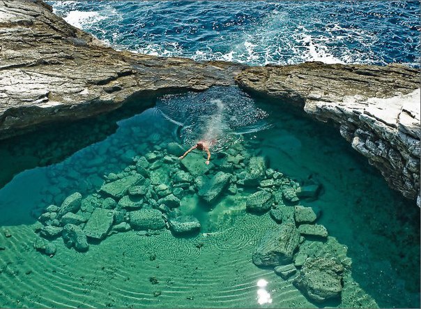 Уединенная лагуна под названием Гиола.Остров Тассос, Греция.