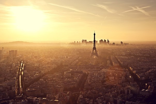 Золотой закат Парижа. Фото сделано с Башни Монпарнас.