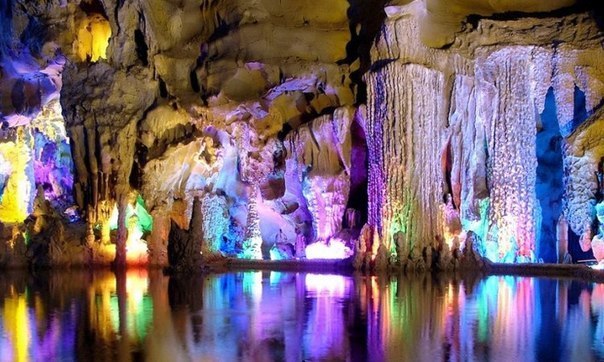 Пещера тростниковой флейты Гуйлин, Китай.