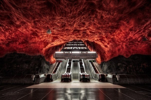 Потрясающий дизайн одной из станций метро в Стокгольме (Шв